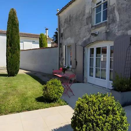 La Bonne Chauffe-col De Cygne Verrieres (Charente)