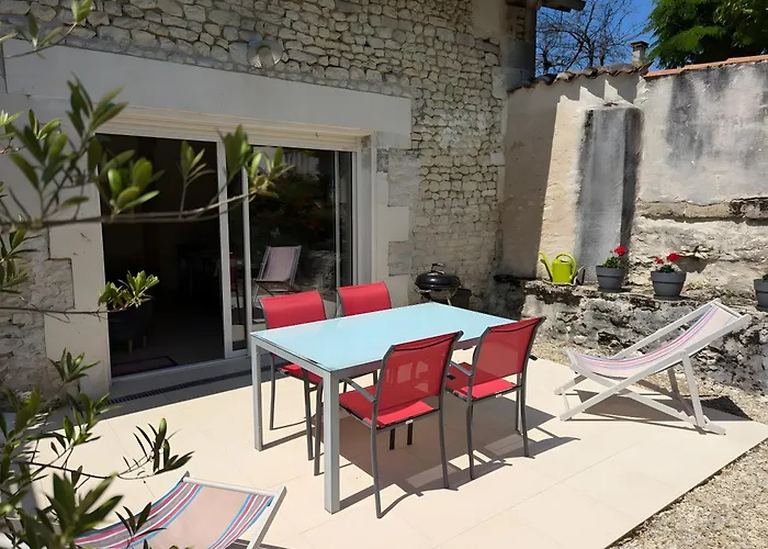 La Bonne Chauffe-col De Cygne 펜션 Verrieres (Charente)